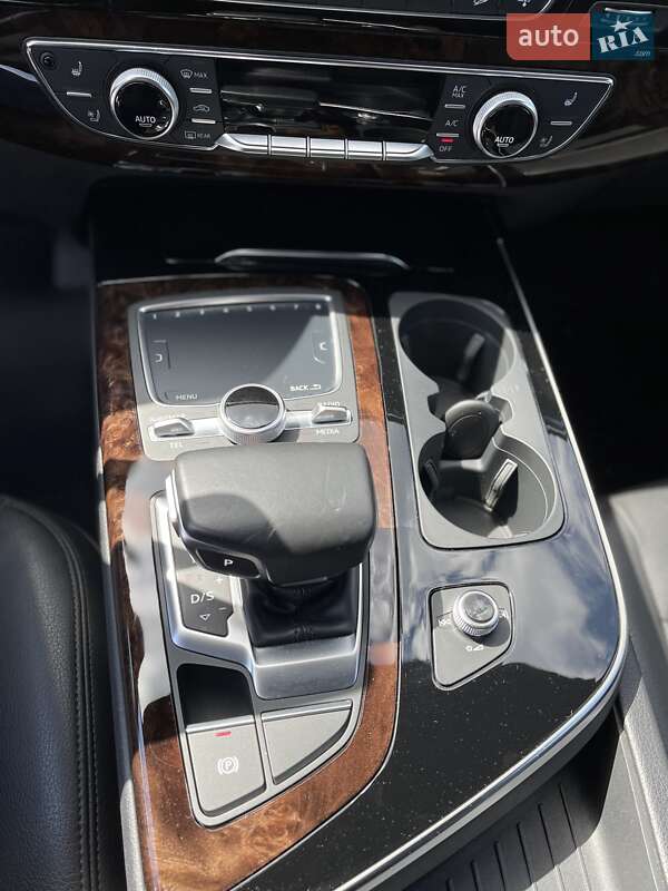 Позашляховик / Кросовер Audi Q7 2017 в Львові