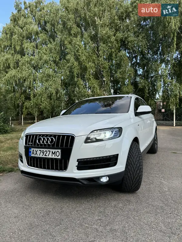 Позашляховик / Кросовер Audi Q7 2013 в 
