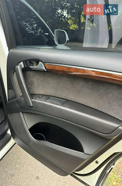 Внедорожник / Кроссовер Audi Q7 2013 в 