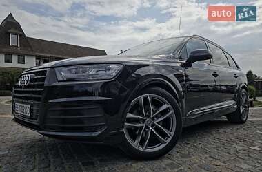 Внедорожник / Кроссовер Audi Q7 2016 в 
