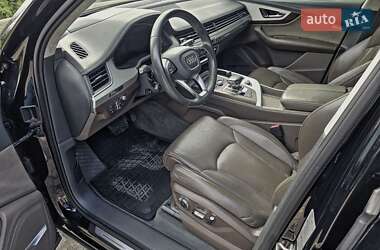 Внедорожник / Кроссовер Audi Q7 2016 в 