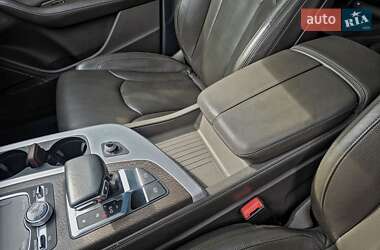 Внедорожник / Кроссовер Audi Q7 2016 в 