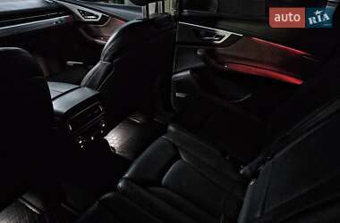 Внедорожник / Кроссовер Audi Q7 2016 в 