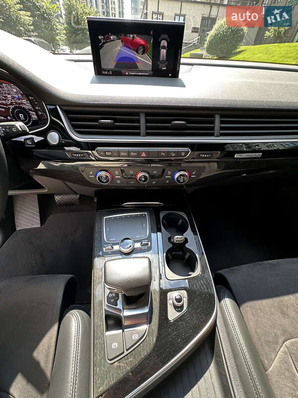Внедорожник / Кроссовер Audi Q7 2017 в Киеве