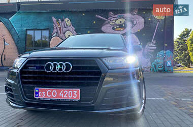 Позашляховик / Кросовер Audi Q7 2016 в 