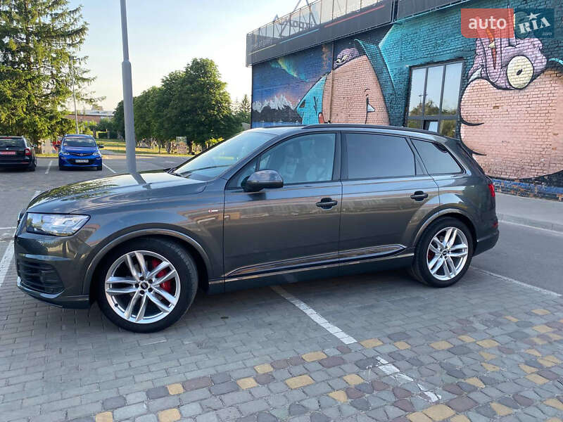 Позашляховик / Кросовер Audi Q7 2016 в Луцьку