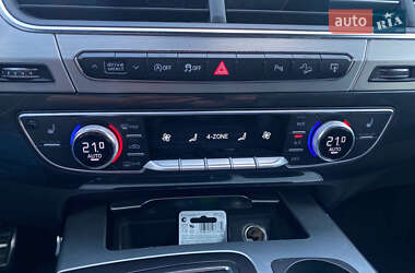 Позашляховик / Кросовер Audi Q7 2016 в 