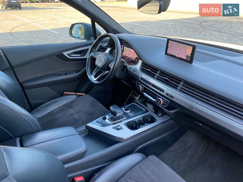 Позашляховик / Кросовер Audi Q7 2016 в Луцьку