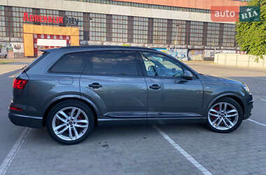 Позашляховик / Кросовер Audi Q7 2016 в 