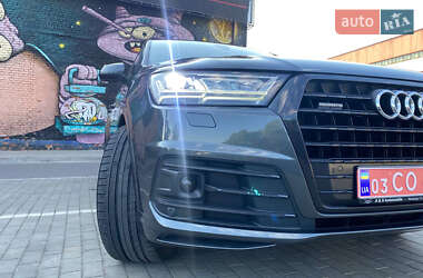 Позашляховик / Кросовер Audi Q7 2016 в 