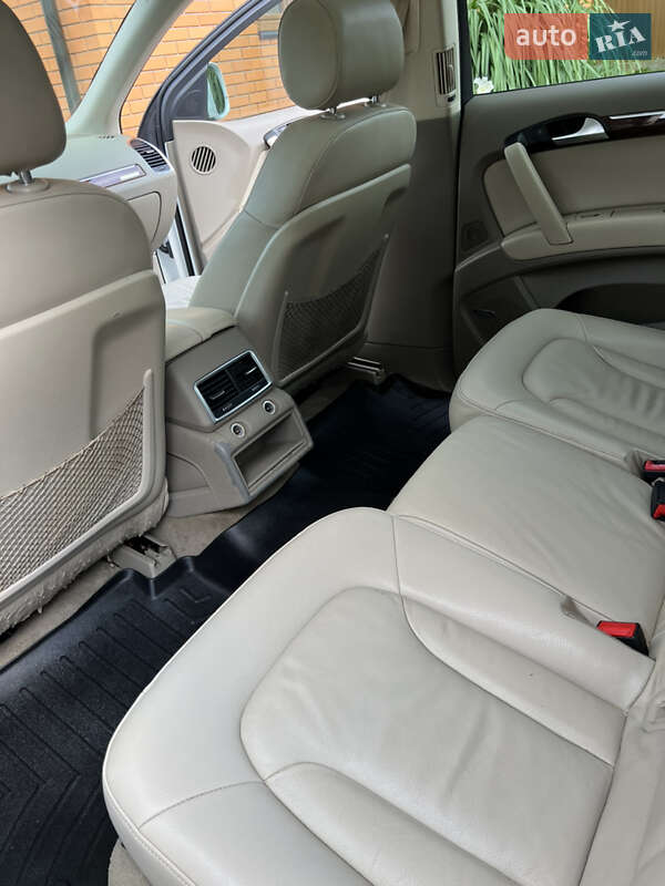 Позашляховик / Кросовер Audi Q7 2011 в Самборі