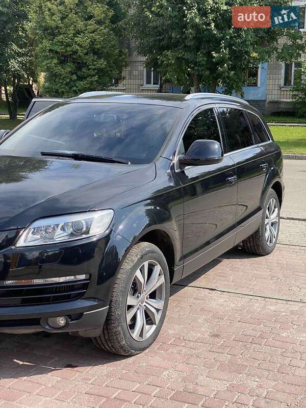 Внедорожник / Кроссовер Audi Q7 2007 в Рокитном