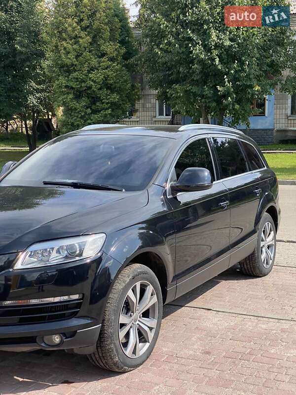 Внедорожник / Кроссовер Audi Q7 2007 в Рокитном