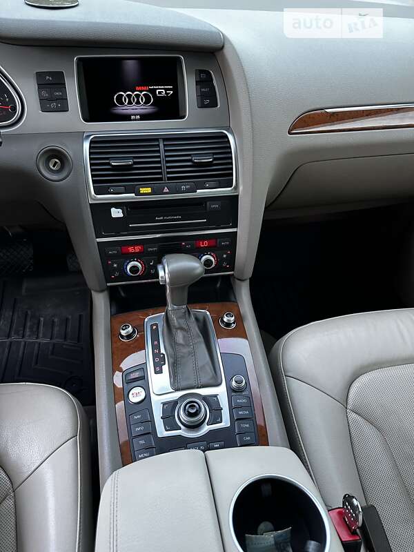 Внедорожник / Кроссовер Audi Q7 2014 в Косове