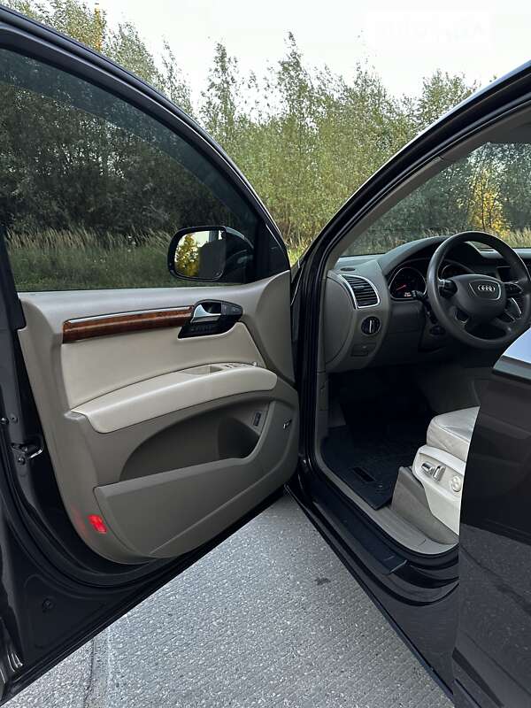 Внедорожник / Кроссовер Audi Q7 2014 в Косове