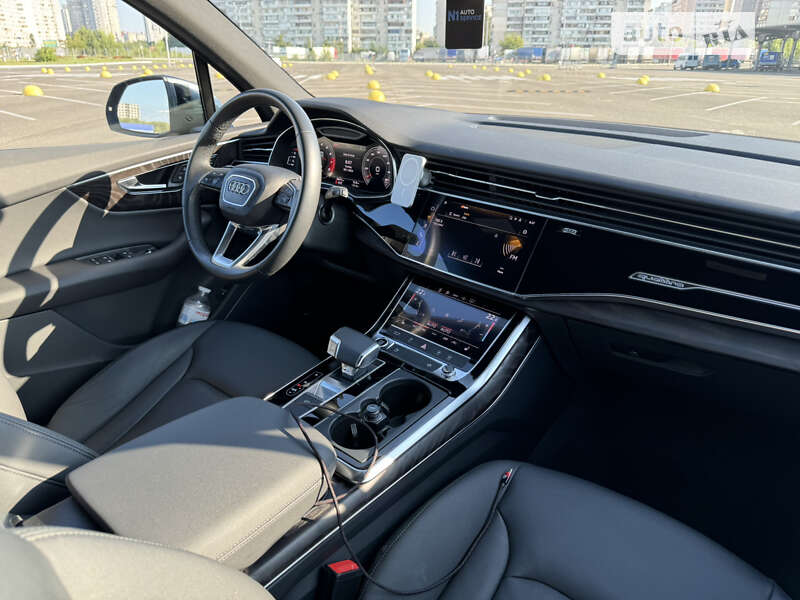 Позашляховик / Кросовер Audi Q7 2021 в Києві
