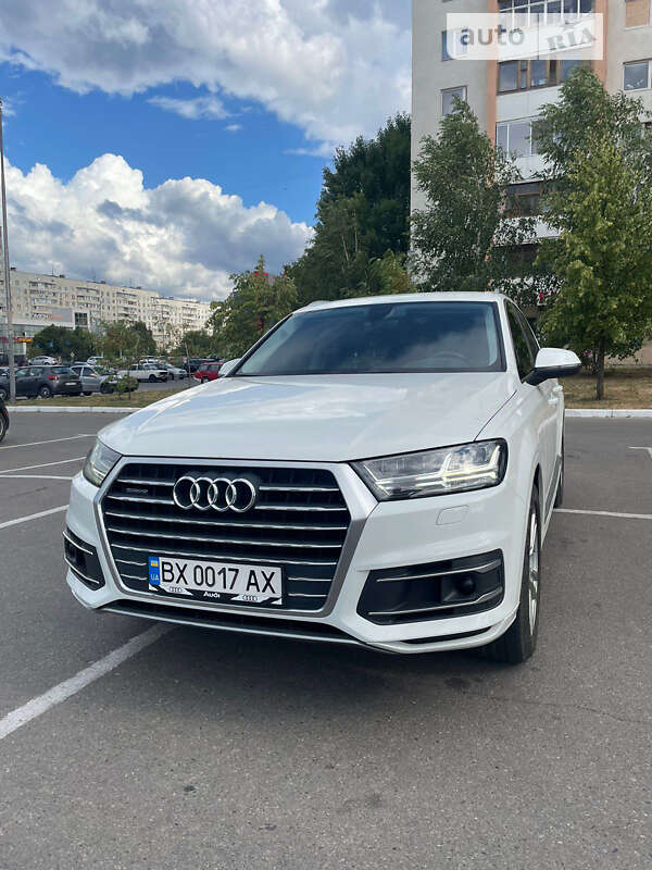 Позашляховик / Кросовер Audi Q7 2017 в Києві