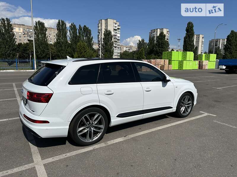 Позашляховик / Кросовер Audi Q7 2016 в Черкасах