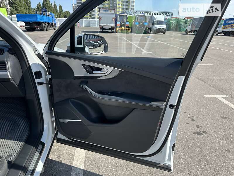 Позашляховик / Кросовер Audi Q7 2016 в Черкасах