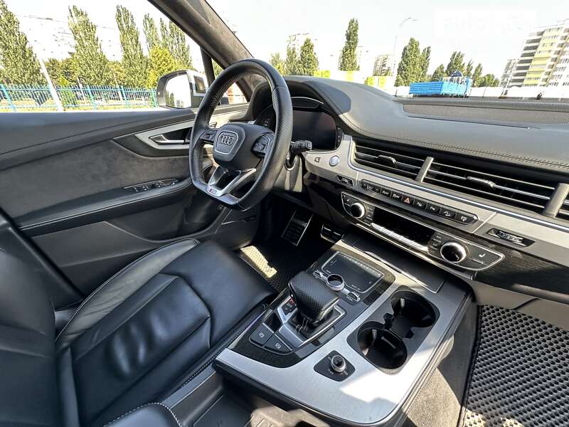Позашляховик / Кросовер Audi Q7 2016 в Черкасах