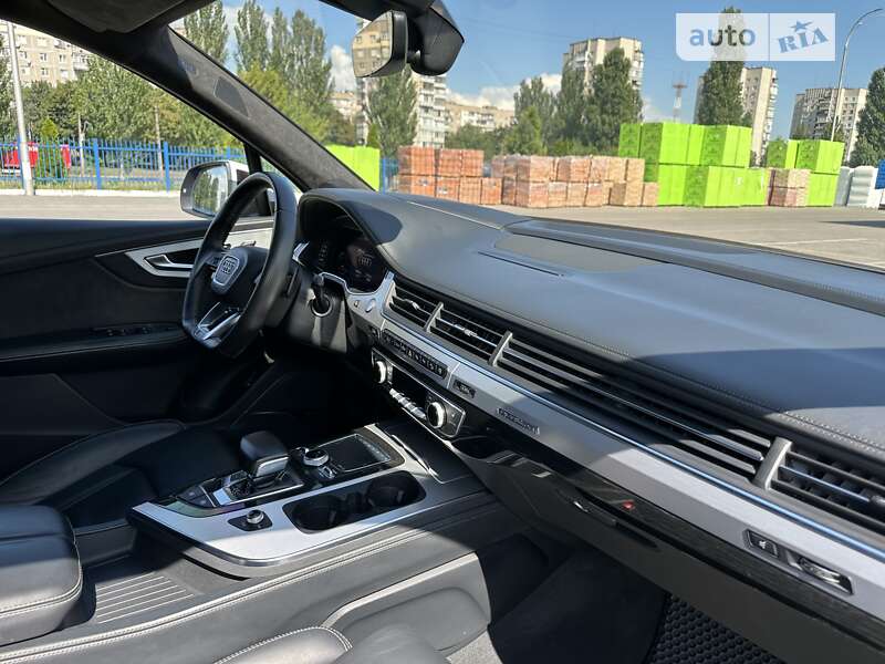 Позашляховик / Кросовер Audi Q7 2016 в Черкасах