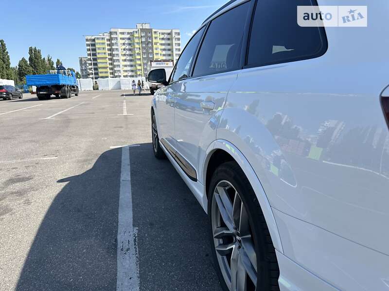 Позашляховик / Кросовер Audi Q7 2016 в Черкасах