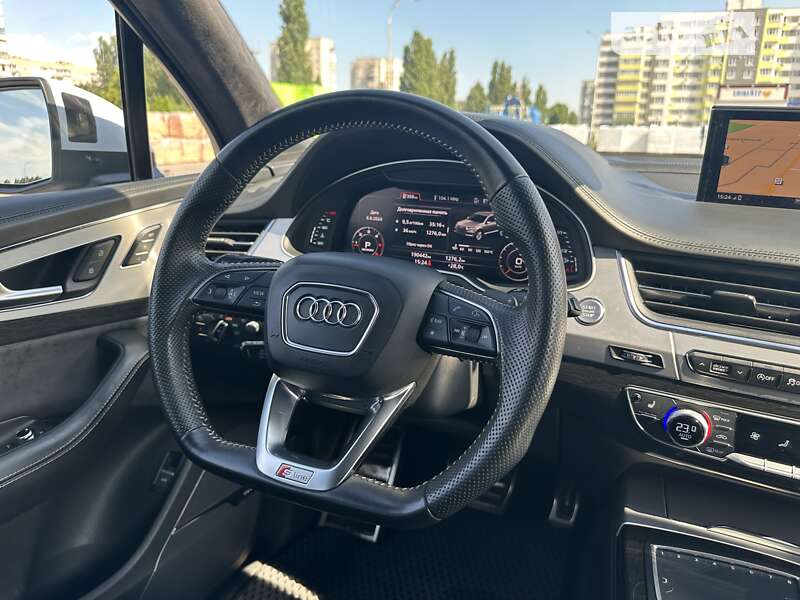 Позашляховик / Кросовер Audi Q7 2016 в Черкасах