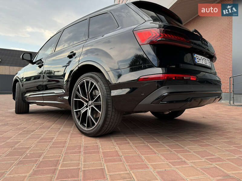 Позашляховик / Кросовер Audi Q7 2020 в Одесі