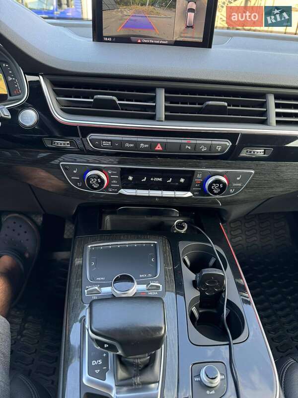 Позашляховик / Кросовер Audi Q7 2017 в Дніпрі