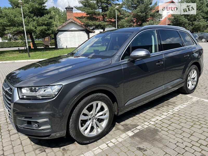 Внедорожник / Кроссовер Audi Q7 2016 в 
