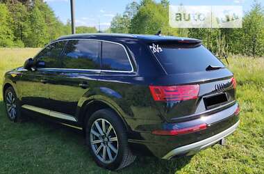 Позашляховик / Кросовер Audi Q7 2016 в 