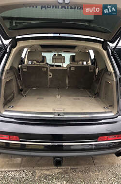 Позашляховик / Кросовер Audi Q7 2010 в 