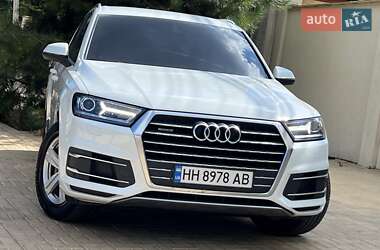 Позашляховик / Кросовер Audi Q7 2016 в 