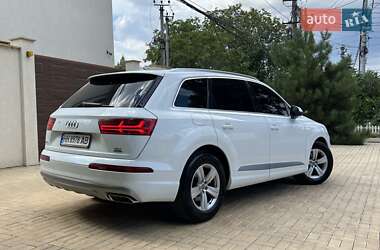 Позашляховик / Кросовер Audi Q7 2016 в 