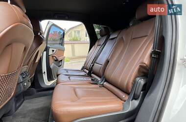 Позашляховик / Кросовер Audi Q7 2016 в 