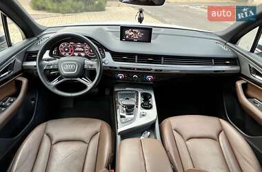 Позашляховик / Кросовер Audi Q7 2016 в 