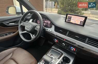 Позашляховик / Кросовер Audi Q7 2016 в 