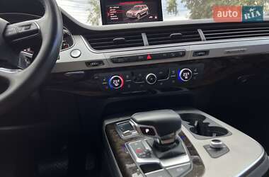 Позашляховик / Кросовер Audi Q7 2016 в 