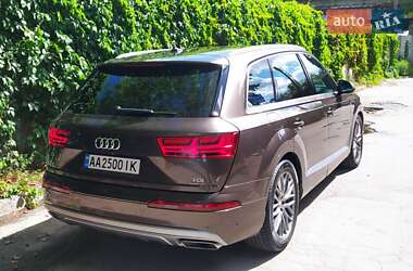 Внедорожник / Кроссовер Audi Q7 2016 в 
