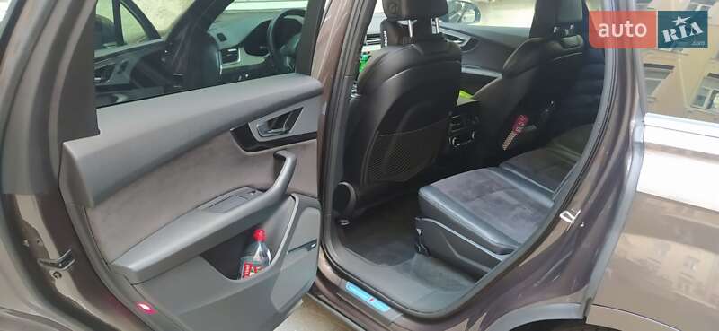 Позашляховик / Кросовер Audi Q7 2016 в Києві