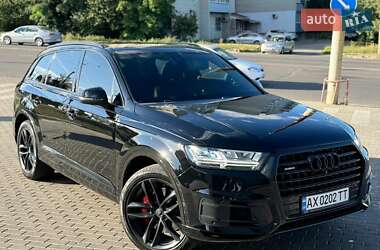 Внедорожник / Кроссовер Audi Q7 2017 в 