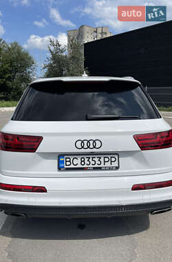 Внедорожник / Кроссовер Audi Q7 2016 в 