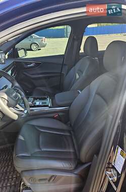 Внедорожник / Кроссовер Audi Q7 2021 в 