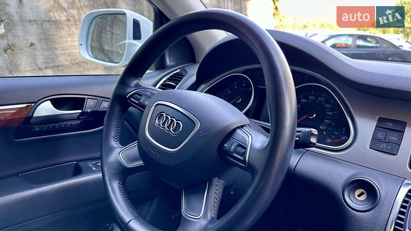 Позашляховик / Кросовер Audi Q7 2014 в Чернівцях
