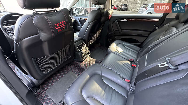 Позашляховик / Кросовер Audi Q7 2014 в Чернівцях