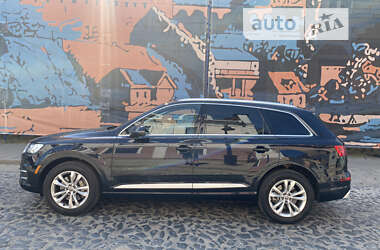 Внедорожник / Кроссовер Audi Q7 2017 в 