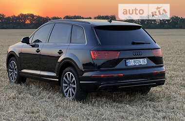 Позашляховик / Кросовер Audi Q7 2017 в Лубнах