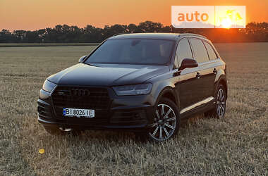 Позашляховик / Кросовер Audi Q7 2017 в Лубнах