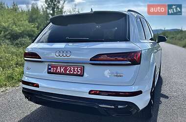 Позашляховик / Кросовер Audi Q7 2020 в 