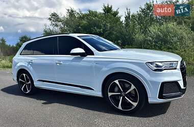Позашляховик / Кросовер Audi Q7 2020 в 